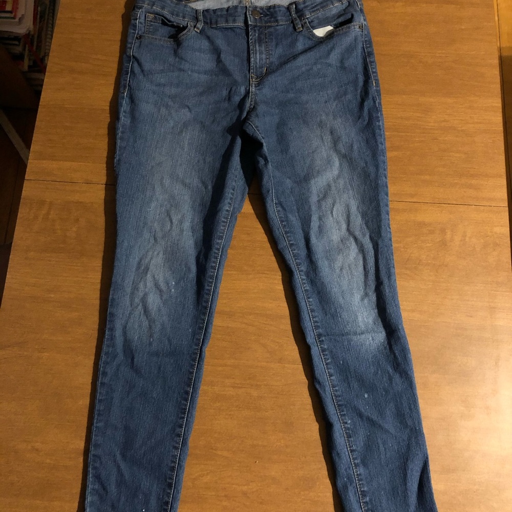 Comfy, stretchy old navy rockstar skinny jeans